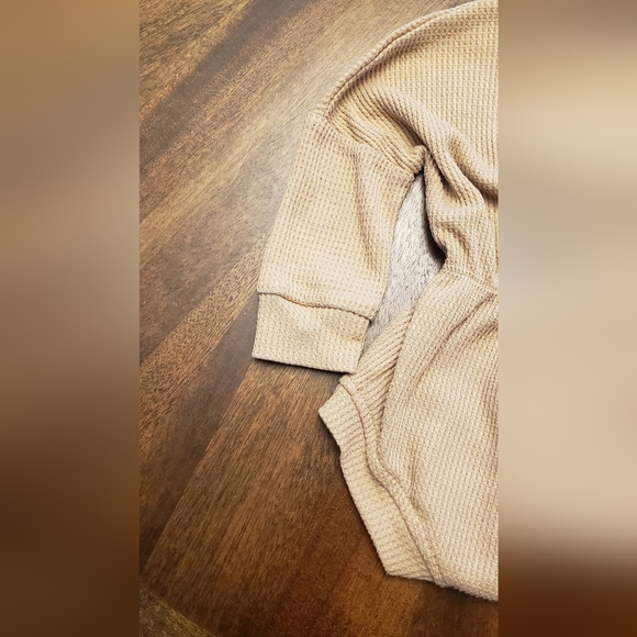 Tan Waffle Pattern Baby Romper with White Rainbow Design Size 12-18 Months - Picture 7 of 9